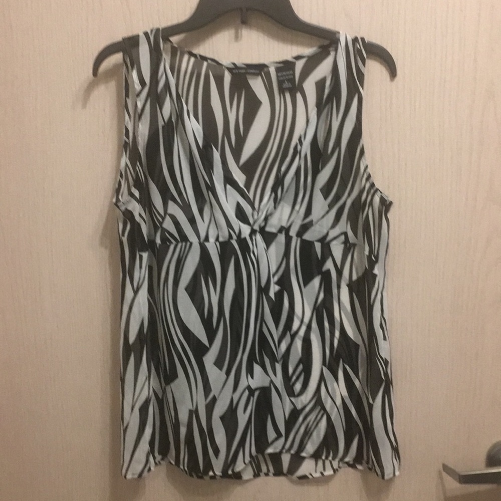 New York & Company Sheer Top Size Large